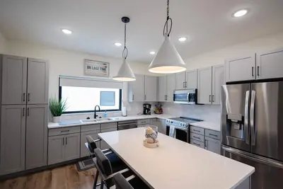Image de New Central Park Townhome w/ Golf Course view Across from Arnold's Park!