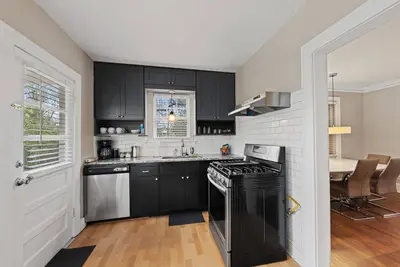 Image de Inspired Midtown Home with Expansive Outdoor Living Space