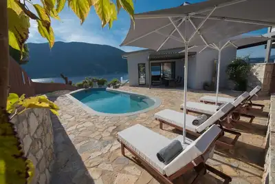 Image de Mr Grey luxury villa is a modern with its own private beach
