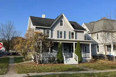 Charming 4 Bd near Dt Geneva