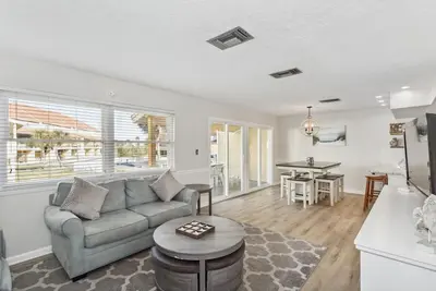 Image de New Listing! 3b Townhome at Regency Cabanas