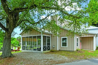 Image de Parkland Cottage on Duck Pond