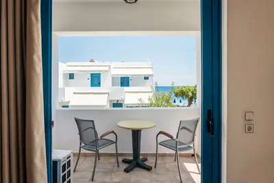 Image de Maison de vacances 'Livadia Beach Studio B' avec vue sur la mer, Wi-Fi et climatisation