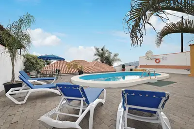 Image de Maison de vacances 'Casa Óscar' avec vue sur les montagnes, piscine privée et Wi-Fi