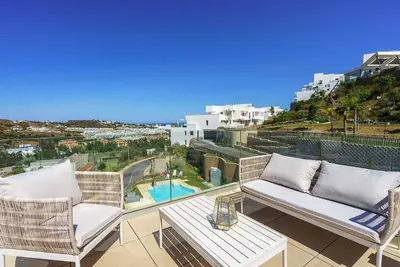 Image de Appartement de vacances \"Penthouse Banderas\" près de la plage avec piscine privée et Wi-Fi