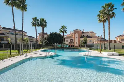 Image de Appartement \"Casa Baviera Golf\" avec vue sur les montagnes, piscine partagée et Wi-Fi