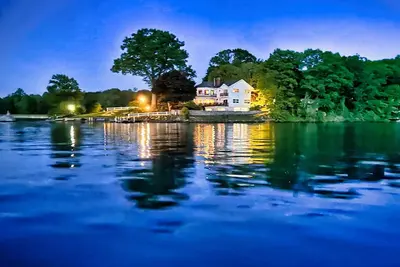 Image de Land’s End – Direct Lake Front on Warner Point, Candlewood Lake, Ct