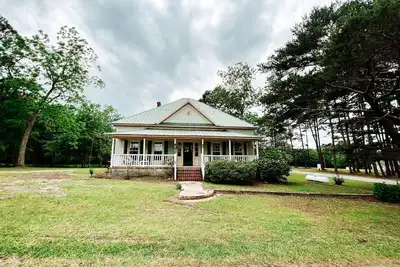 Image de Beautiful 1951 home.