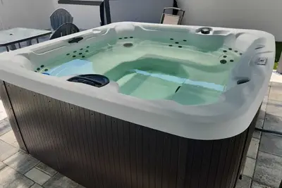 #75 Summer Sunset Point Home with jacuzzi