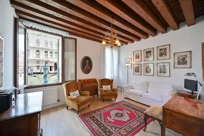 Image de Authentic Grand Canal Apartment in Venetian Palazzo