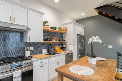 Image de Cozy Industrial Home in Ballard, Walk Score 95!