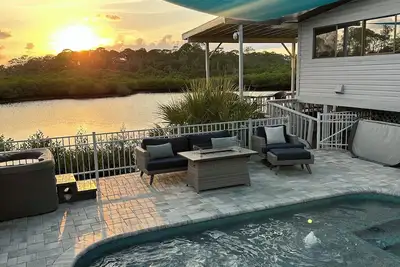 Image de Waterfront Guest house-Pool- Hot tub