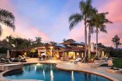 Image de Private Tranquil Estate, Stunning Views, Salt Water Pool\/Spa