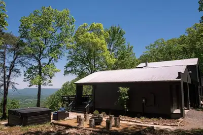 Image de Luxury 2 Br Home w/Hot Tub & Fire Pit on the Edge of Lookout Mountain w/Stunning Views of the Valley