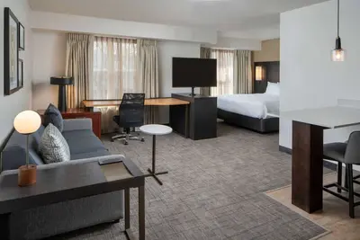 Image de Indulge in Home-Like Comfort! Free Breakfast, Pets Allowed, Private Parking!