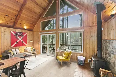 Image de Lakefront A-Frame Cabin with King Beds, Boat, Hot Tub, Rv Hookup