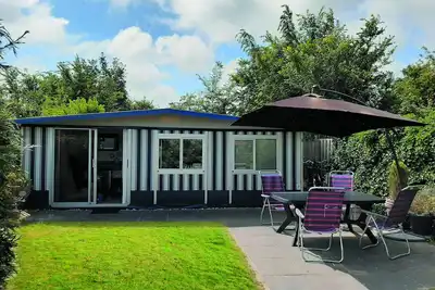 Image de Spacious caravan with fixed awning and sheltered garden