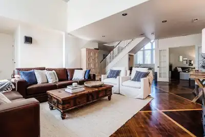 Image de Converted Church Home Next to Downtown w/ King Bed