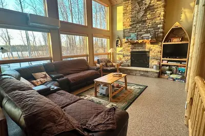 Image de Cozy A- frame cabin on Hill Lake