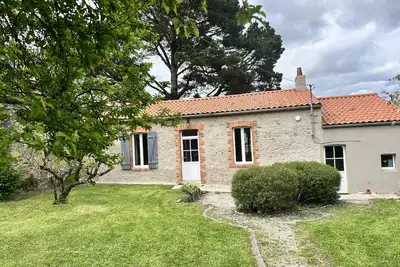 Image de Longère sur terrain arboré à 2 pas du port et de la thalasso (2 chambres sdb)