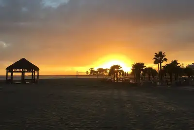 Image de Beach Style Home, Monthly Rental, Beach, Harbor & Pier close, Patios