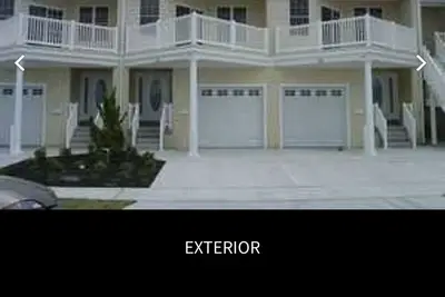 Image de 6 bedroom 3. 5 newly renovated townhome steps from the boardwalk/beach!