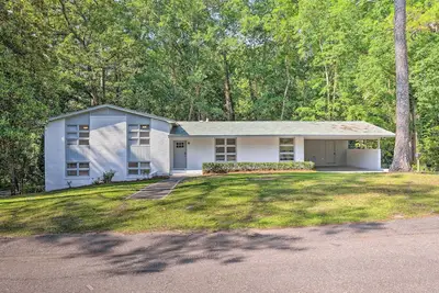 Image de The Cola Gathering Spot | Sleeps 16 | 10 min to Dt