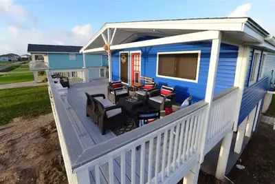 Image de only a 2 block walk to a private beach perfect for families