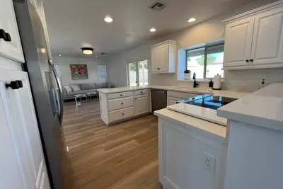 Image de New Pool and Newly Renovated Home