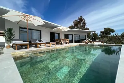Image de Belle villa contemporaine vue mer Ă 800m de la plage