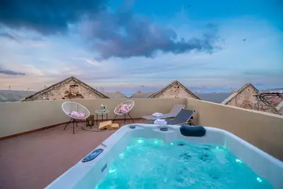 Image de Amazing 2 bedrooms apartment with jacuzzi in the heart of the old city of Chania