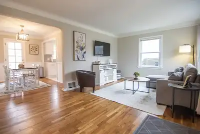Image de Bright and Cozy Parma Heights Home