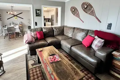 Image de Alpine Retreat-Resort Pool-Hottub-Ski-Snowboard-Tube-Sled