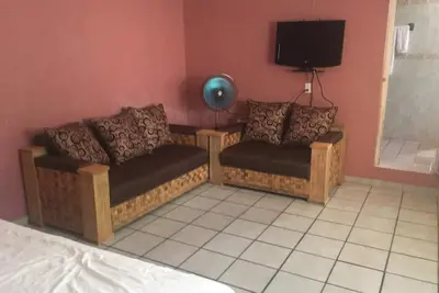 Image de Nice Cottage Home 4 blocks from downtown!