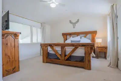 Cozy Scandinavian Mountain Home with Stunning Views