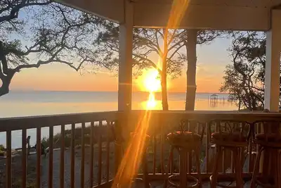 Image de Secluded Waterfront Bay Home!