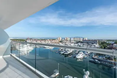 Image de Amazing View of the Marina from your private balcony!
