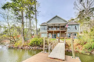 Image de Lakefront Leesville Retreat w\/ Private Dock!