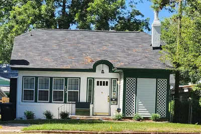 Image de Cottage on Greene Street in Olde Town Augusta - walk to downtown