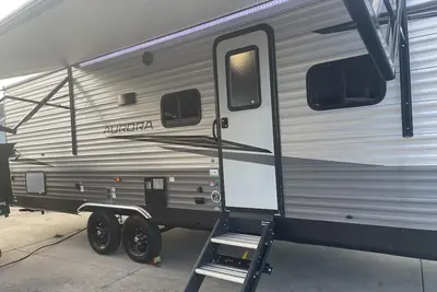 Image de 2023 camper ready for rent at your campground request!