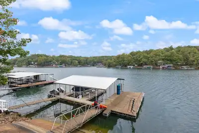 Image de Lake Life: Amazing Weekday Specials! Dock, Swim Mat, Cove Water
