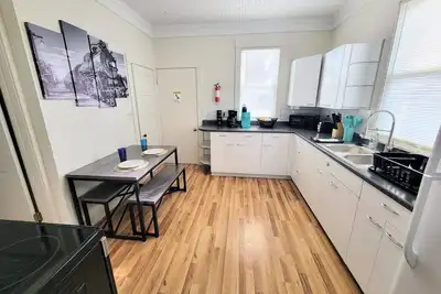 Image de Two-tone Train Home! King bed, Pet friendly, Foosball!