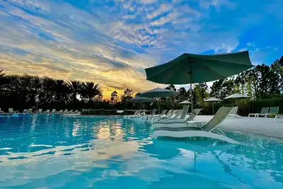Image de Big Resort Home 4 Beds 15min to Disney Orlando Pool Gym Arcade Room Mini Golf