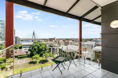 Image de Sydney- Sx339 Sussex Street - Approx. $1300-$1750 per/week Cbd Chinese Gardens Views In Modern Two Bedroom Apartment