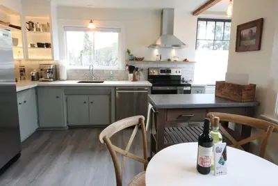 Image de 1912 Historic Ballard Craftsman\n5 Bed • 2 Bath • Yard • Parking