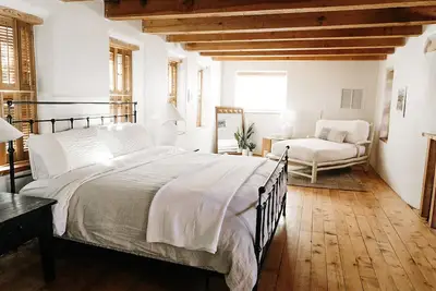 Image de Beautiful Family-sized Adobe Getaway — Sleeps 10+ in North Valley, Albuquerque