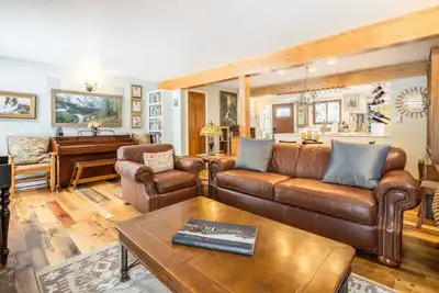 Image de Wilderness retreat near Grand Teton with sprawling deck, children's items & W/D