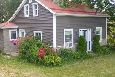 Image de Country cottage in a private setting, less than 5 min drive to the beach