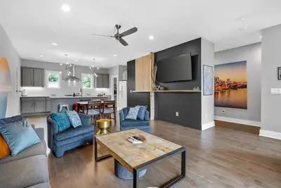 Image de Spacious Townhome Near Broadway: Ultimate Group Privacy & Secure Garage