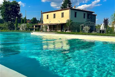 Image de Farmhouse and pool Lake Trasimeno Perugia